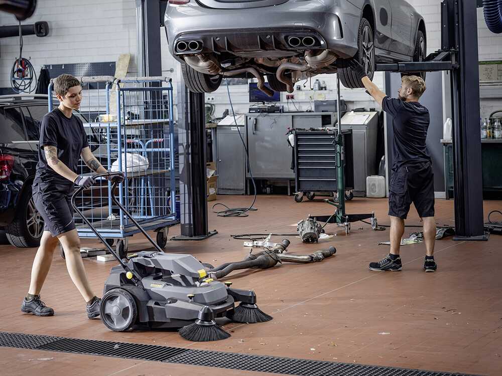 Kärcher KM 70/30 C Bp 2SB – Akku-Kehrmaschine mit Auffangbehälter – OHNE Akku und Ladegerät – Bild 3